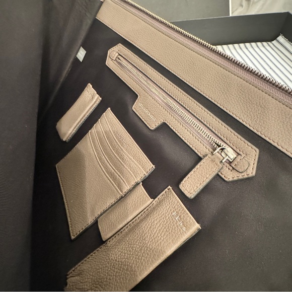 ANYA HINDMARCH
Eyes Document Case / clutch EUC - Picture 10 of 15